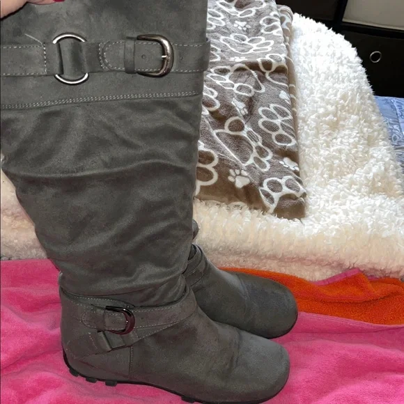 Stylish Gray Women's Boots - Picture 2 of 10